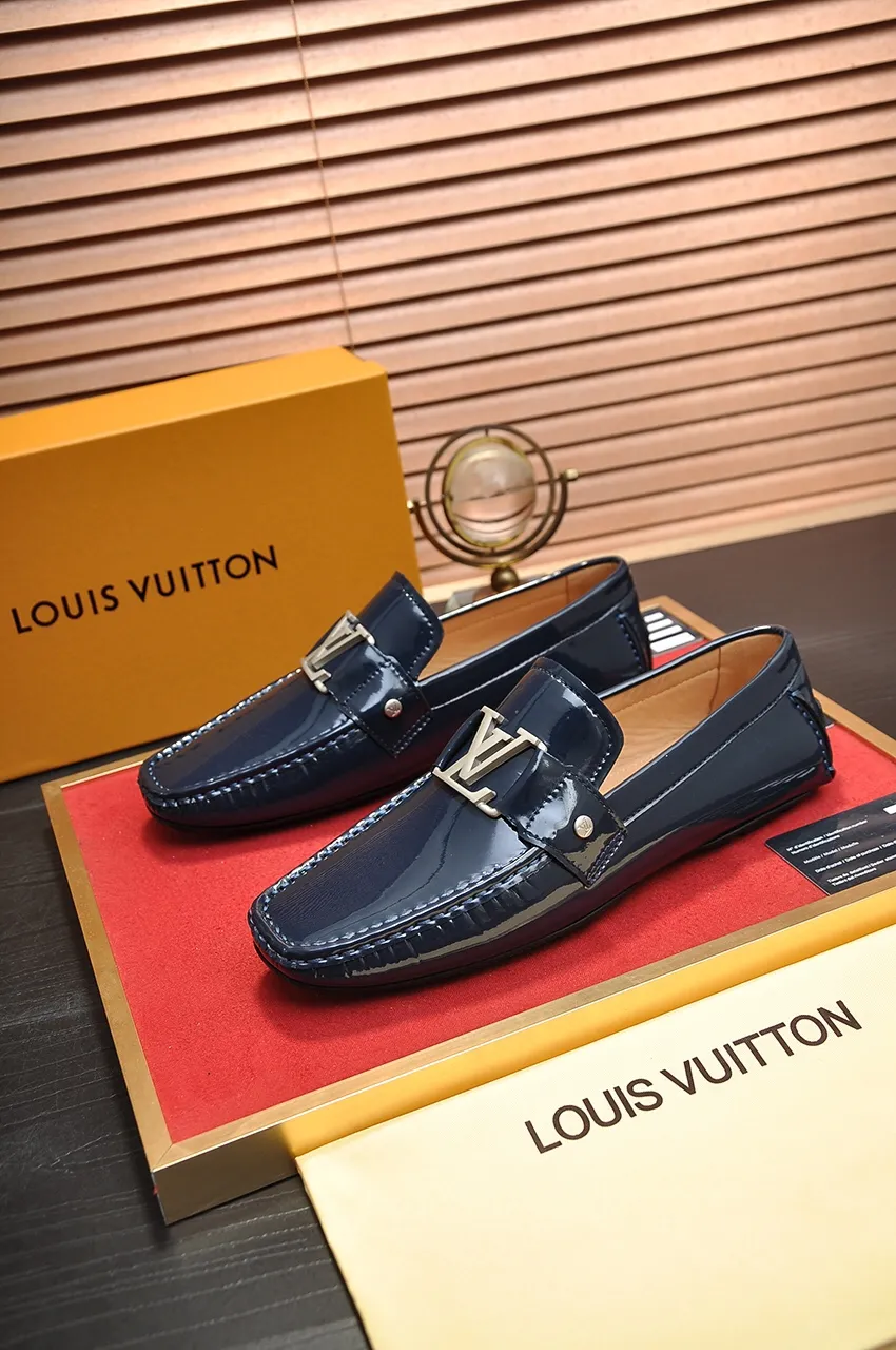 Men's men's shoes 💰420💶 [LV Doudou shoes] (water-dyed cowhide lining) new model is on the market, available on the official website. The new Doudou shoes are processed into single-color materials, and the uppers are made of imported horsehide leather. The body of the shoe is fully hemmed with mark thread, and is lined with imported original cowhide leather. The elegant shoe shape is super suitable for all-matching, and the size is 38-44.